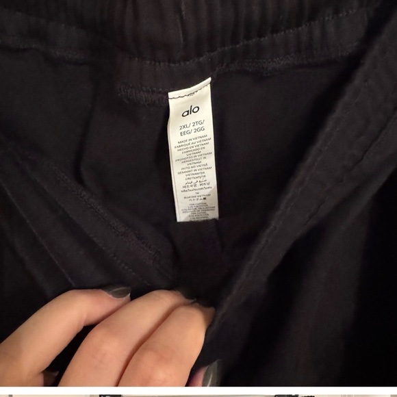 ALO Yoga Black Cargo Joggers- Worn Once! - Picture 4 of 5